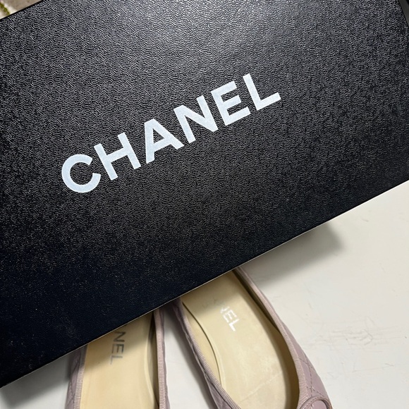 CHANEL Light Pink Quilted Flats - Picture 11 of 15